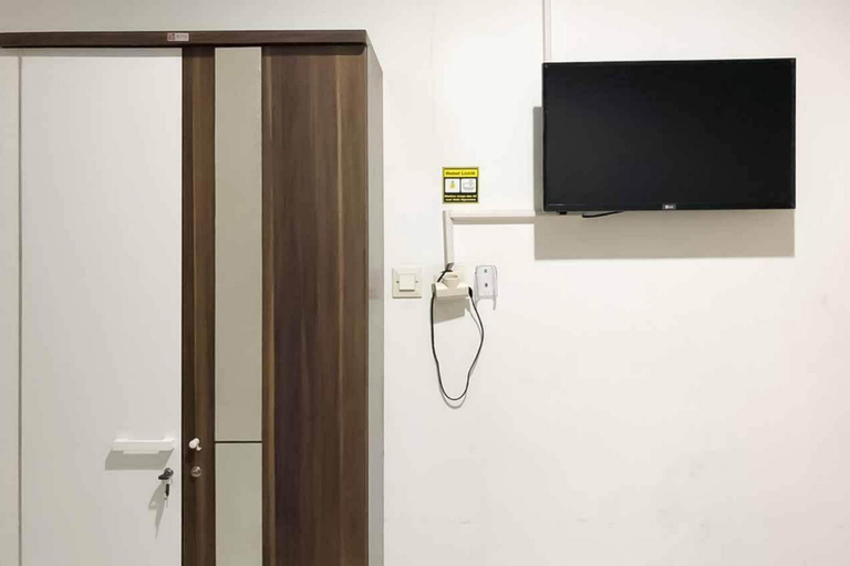 Bedroom 2, SAS Guest House Mitra RedDoorz @ Darmo Park 2 Surabaya, Surabaya
