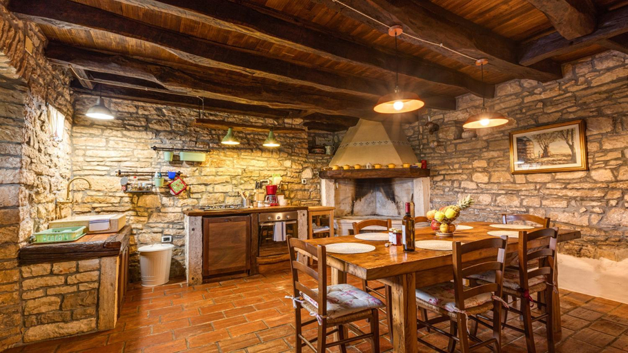 Food & Drinks 4, Rustic villa Casa Mazuli with pool in Groznjan, Grožnjan