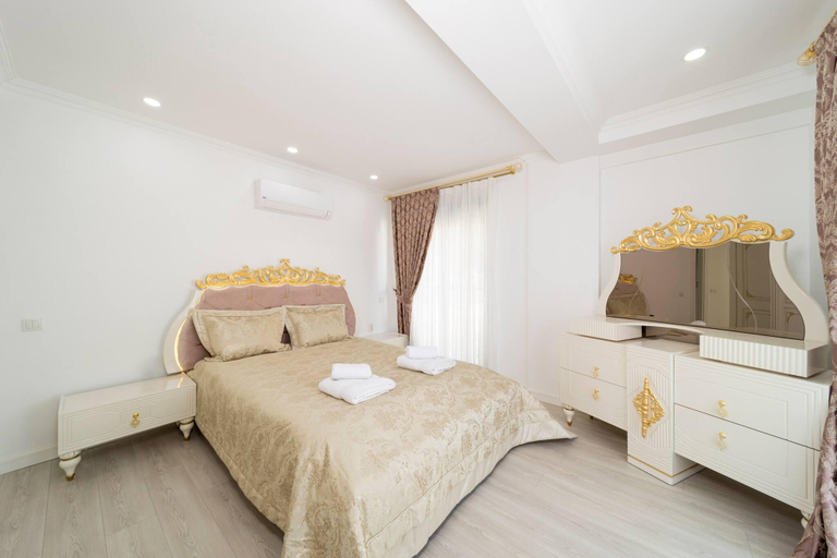 3, Luxury Villa in a Peaceful Neighborhood with Pool, Kemer