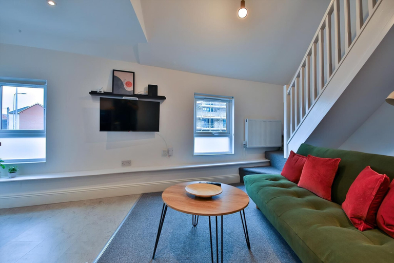 Exterior 2, Modern 1-bed Flat Near Cardiff City Centre, Cardiff