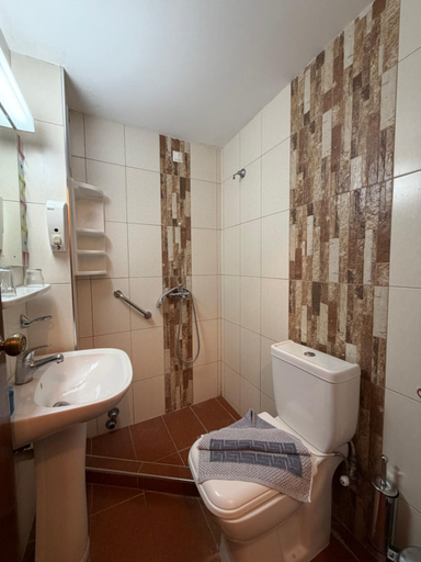 Bathroom 3, Paradise Hotel, South Aegean