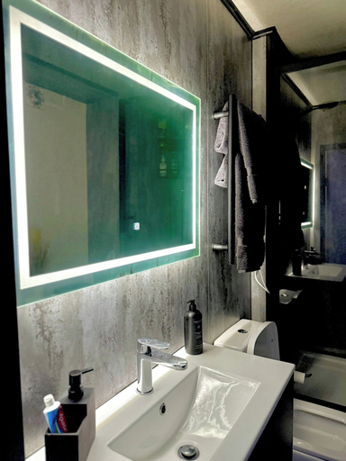 Bathroom 5, 1-bed Apartment - Sleeps 2, Wifi & Central, Bradford