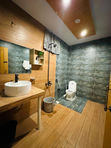 Bathroom 3, Valledor Resort, Hazara
