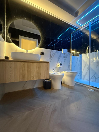 Bathroom 3, Anthony Emanuele Fuoco, Napoli