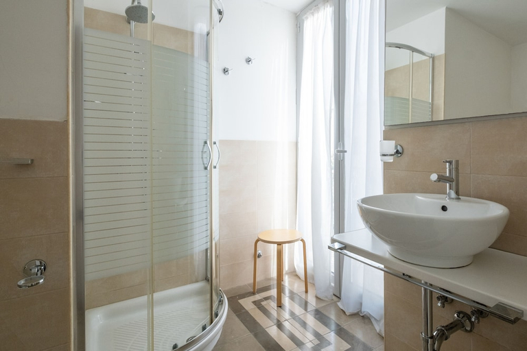 Bathroom 5, Ada Suites, Lecce