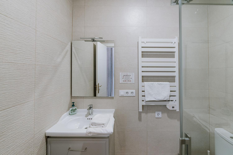 Bathroom 3, BOO apartments, Sevilla