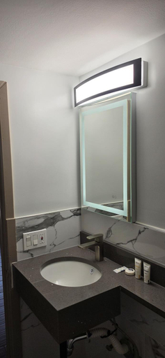 Bathroom 2, South Bay Motel, Suffolk