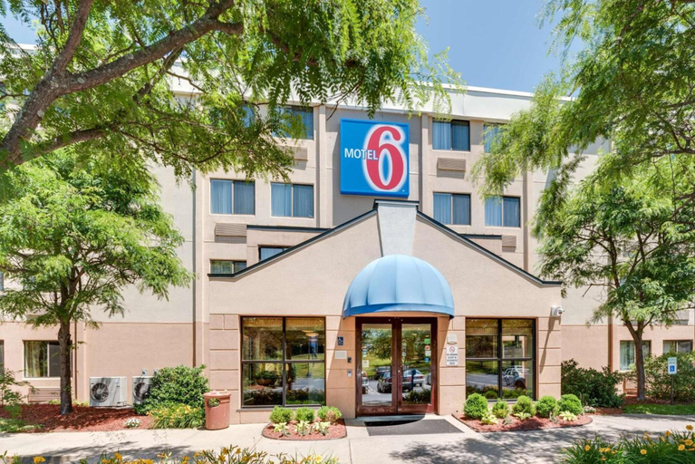 Exterior & Views 2, Motel 6 Milford, CT, New Haven