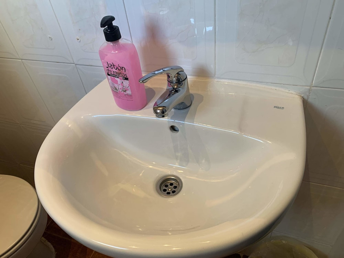Bathroom 5, Pension Giraldilla, Sevilla