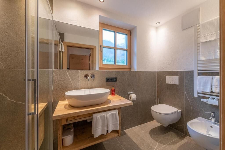 Bathroom 5, Berghotel Johanneshof, Bolzano