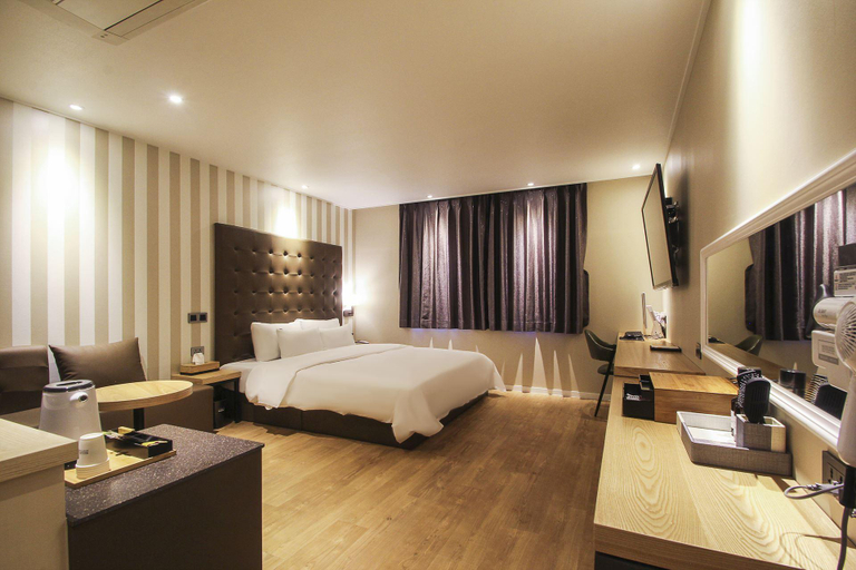 Bedroom 4, Jinju Brooks Hotel, Jinju