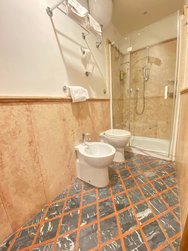 Bathroom 5, Hotel Europeo, Napoli