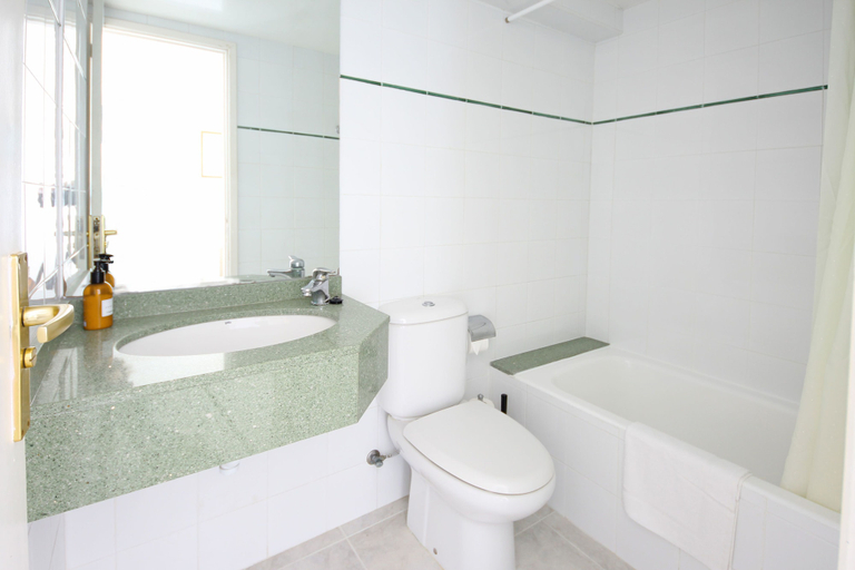 Bathroom, Aparthotel Niu d´Aus, Baleares