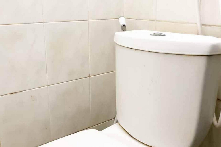 Bathroom 3, SAS Guest House Mitra RedDoorz @ Darmo Park 2 Surabaya, Surabaya