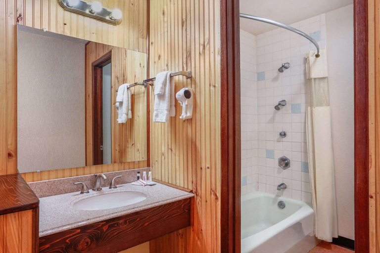 Bathroom 3, Long Horn Hotel, Lewis and Clark