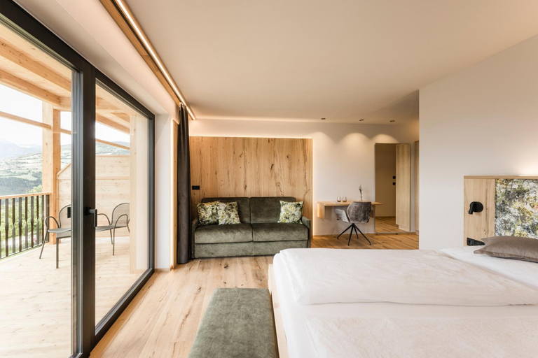 Bedroom 2, Hotel Nussbaumerhof ***, Bolzano