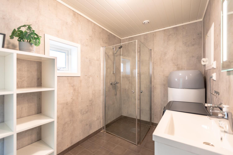 Bathroom 3, Lofoten Rorbu Lodge, Vestvågøy
