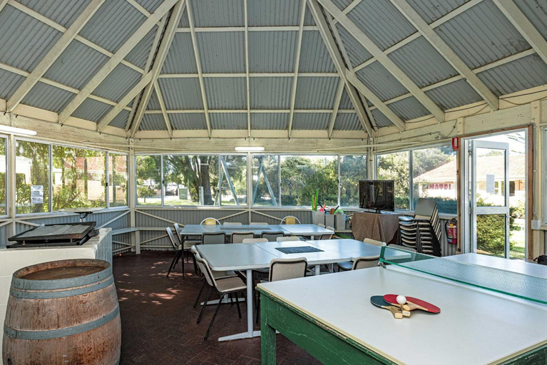 Food & Drinks 5, Emu Point Motel, Albany