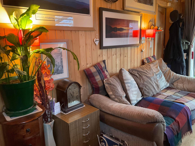 Interior 5, Sleeps 2, Includes Breakfast, Highland