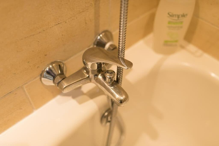 Bathroom 4, 2 bed 2 bath apartment in City Centre, Sefton