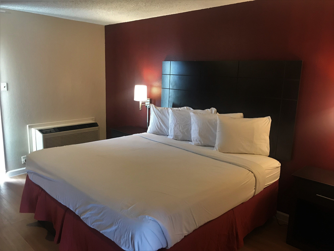 Bedroom 5, Red Roof Inn and Suites San Angelo, Tom Green