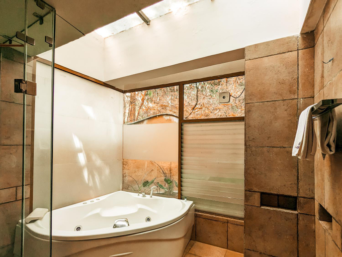 Bathroom 4, Waterwoods Lodges And Resorts, Mysore