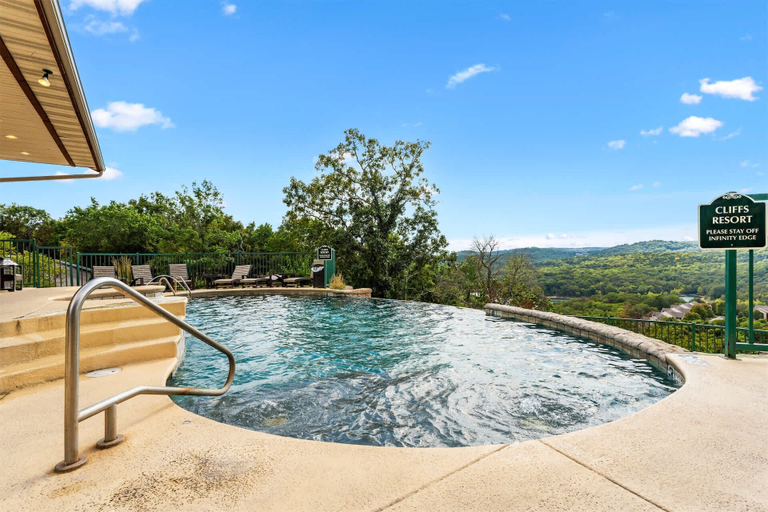 Pool 5, The Golden Hour Great Views, Stone