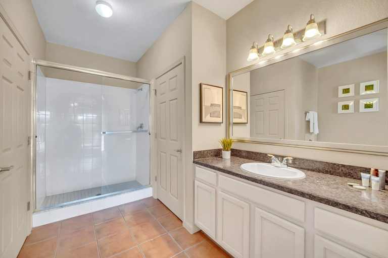 Interior 3, Upstay Modern 2BR Condo Near Disney, Orange
