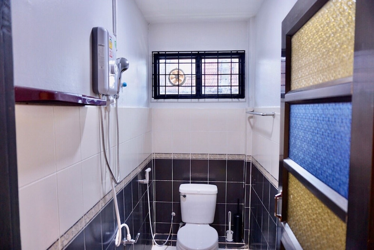 Bathroom, P'Ja House, Hat Yai