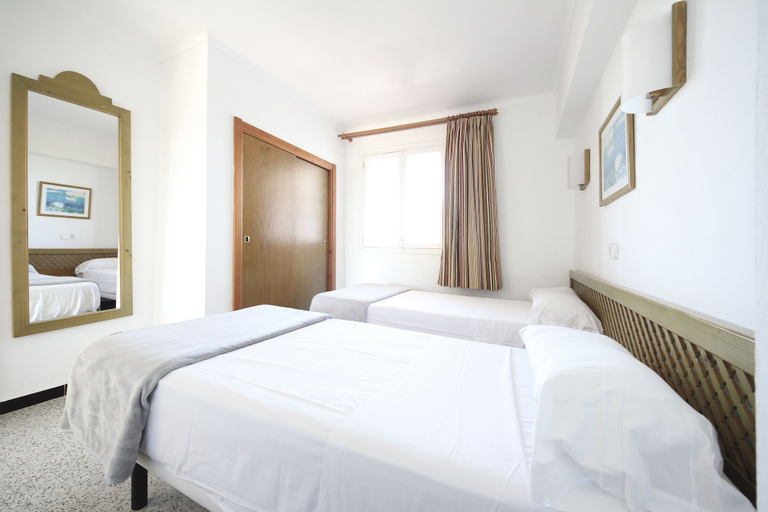 Bedroom 4, Aparthotel Niu d´Aus, Baleares