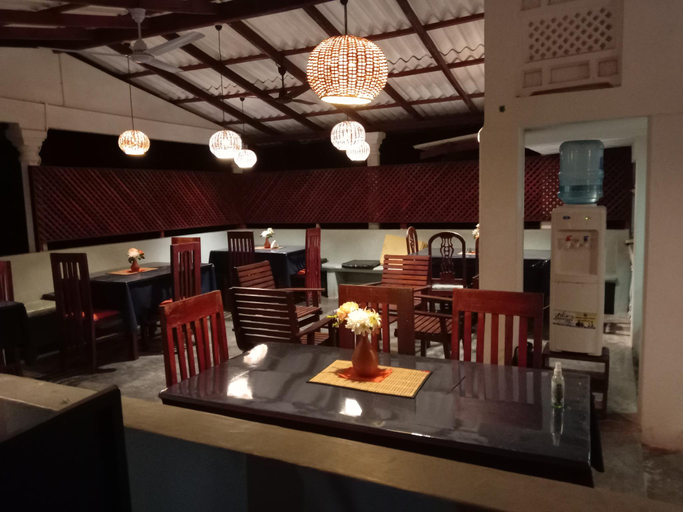 Food & Drinks 3, Vidisa Villas, Hikkaduwa