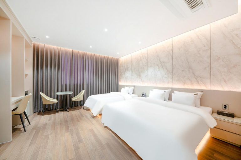 Bedroom 2, Gwangju Sangmu Luxury Hotel, Gwangsan
