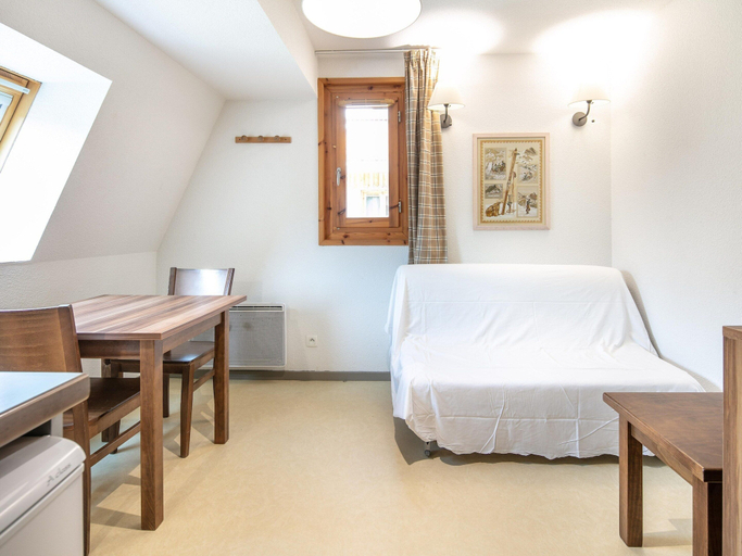 Living room 2, Studio Near Vercors Regional Nature Park, Isère
