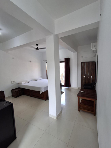 Bedroom 2, Prakash Holiday Inn, North Goa