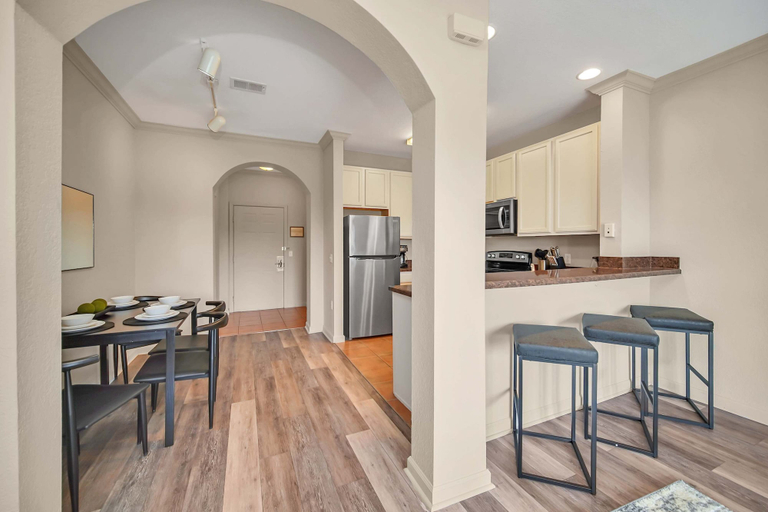 Interior 2, Upstay Modern 2BR Condo Near Disney, Orange