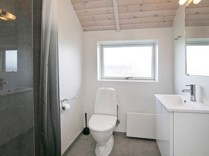 Bathroom 4, 5 star holiday home in Harboøre, Lemvig