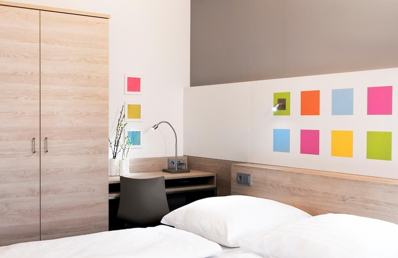 Bedroom 2, Business and Budget Hotel Tessin, München