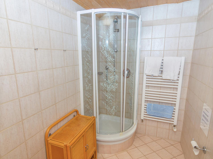 Bathroom 3, Ferienwohnung in den Ruhpolder Bergen, Traunstein
