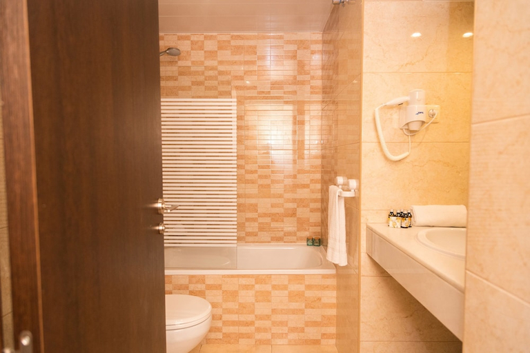 Bathroom 4, Ona Palamós, Girona