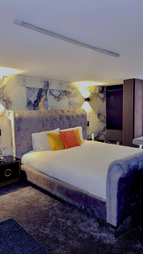 Room 2, 1-bed Apartment - Sleeps 2, Wifi & Central, Bradford