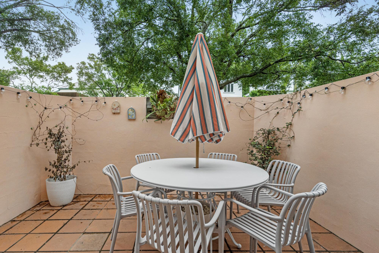 Balcony/terrace 2, Courtyard 1-Bed Apartment in New Farm, New Farm