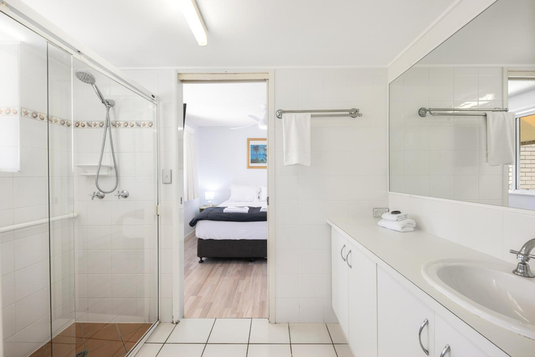 Bathroom 4, Sailfish Cove & RIVA Apartments, Maroochy - Mooloolaba