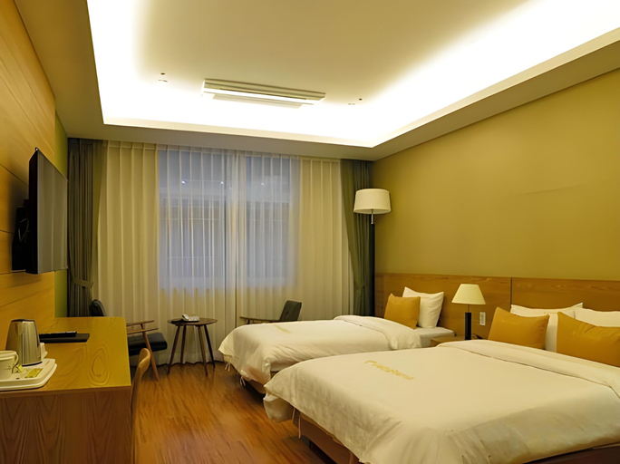 Bedroom 2, Lake 45 Hotel, Naju