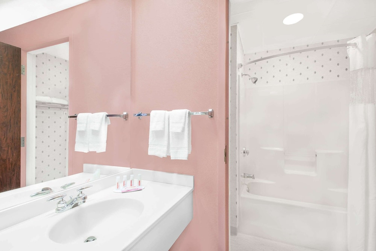 Bathroom, Hotel Amherst Hadley, Hampshire