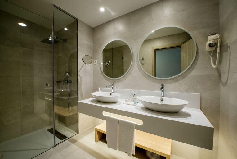 Bathroom 5, Bahia Principe Explore Fantasia All Inclusive, Santa Cruz de Tenerife
