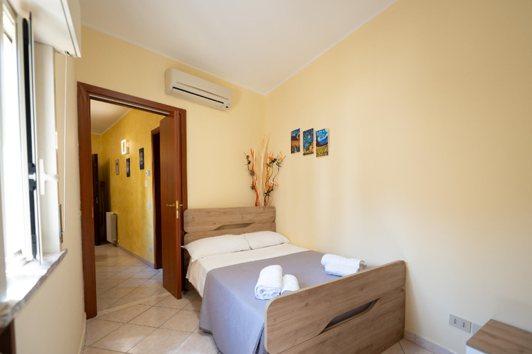Bedroom 2, Vico Tauro House, Messina