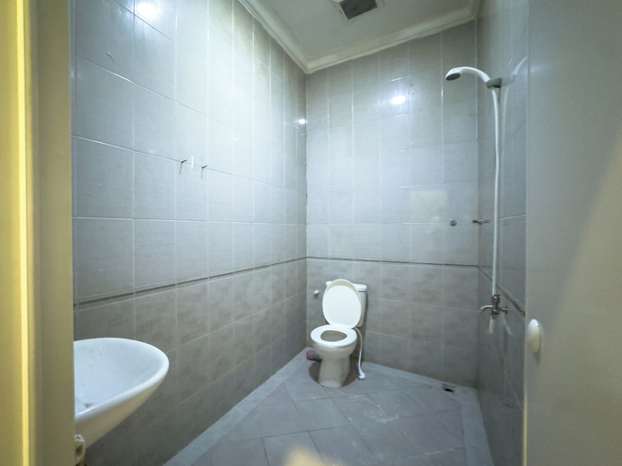 Bathroom 3, Kamar Pluit Karang, North Jakarta