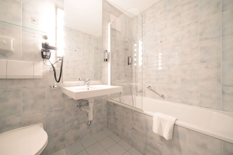 Bathroom 4, Tulip Inn Lausanne Beaulieu, Lausanne