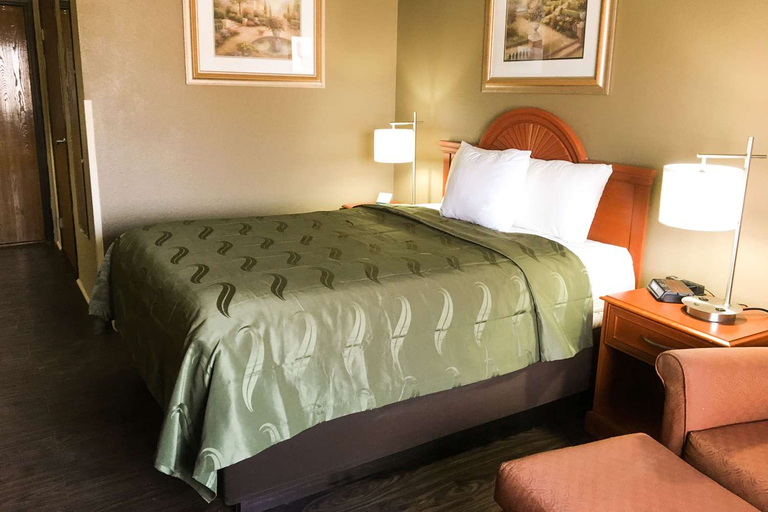 Bedroom 2, Quality Inn & Suites Lincoln near I-55, Logan