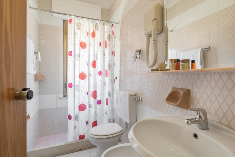 Bathroom 5, Hotel Miralaghi Family & Sport, Siena